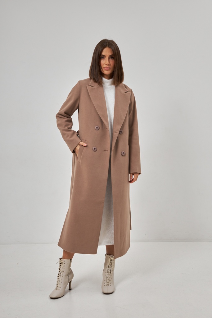 Overlapping coat with slits