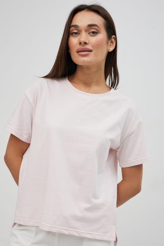 Tricou cu tăieturi
