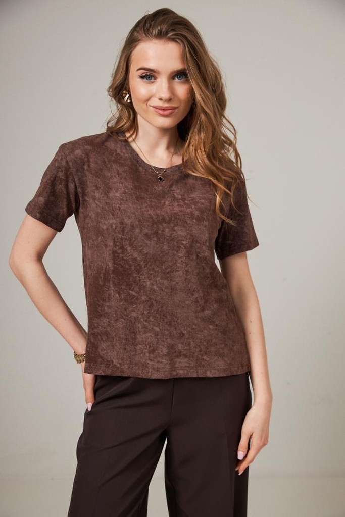 T-shirt with slits