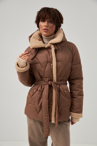 Куртка стьобана з обробкою овчиною подовжена