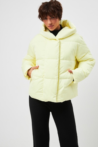 Куртка на блискавці та кнопках